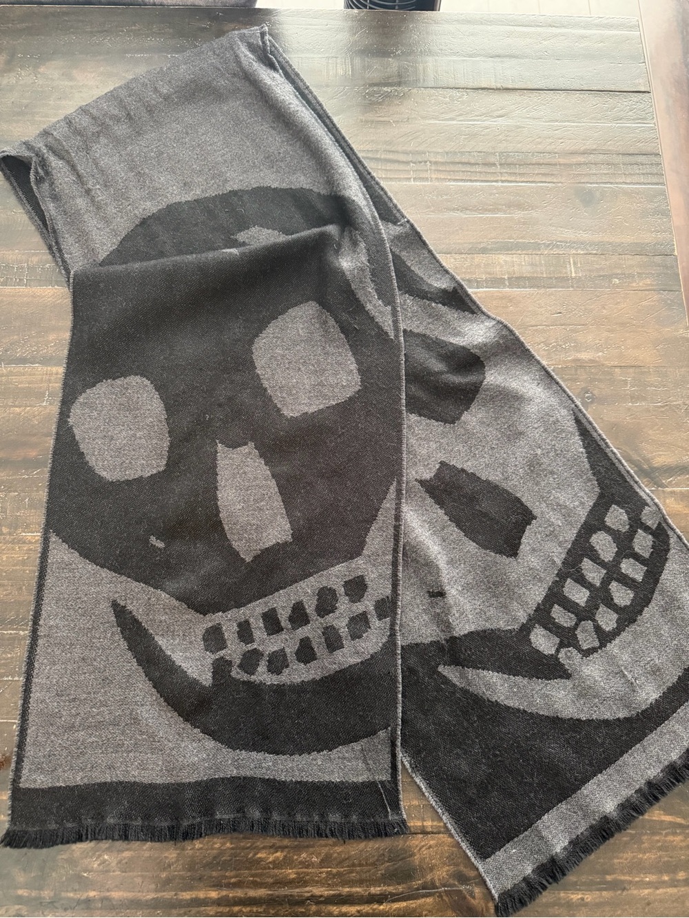Men's Gray & Black Skull Knit Scarf - Alexander McQueen wool made in Italy